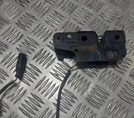 Volkswagen PASSAT B6 Engine bonnet/hood lock/catch 3C1823509D 050331