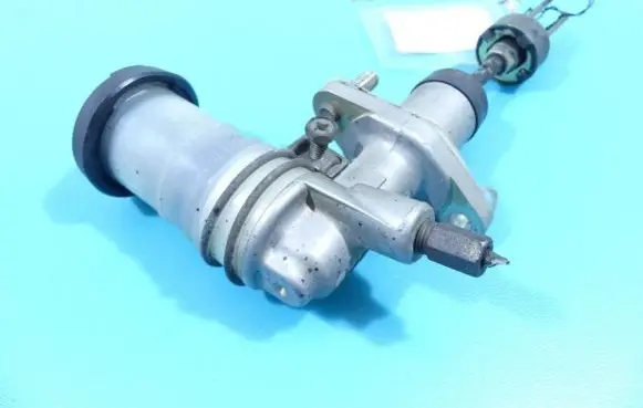 Clutch slave cylinder
