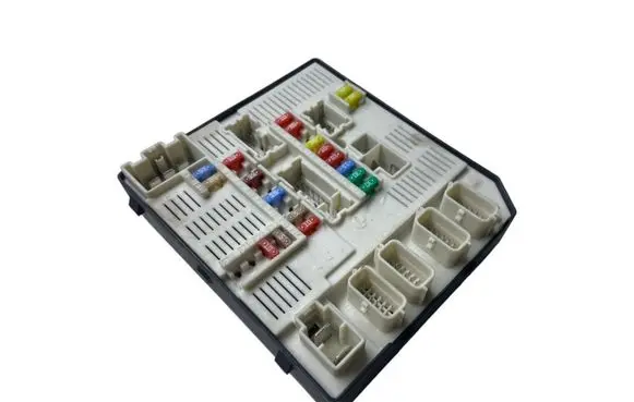 Renault Laguna III Fuse module 284B63984R 519134F47 2429207404