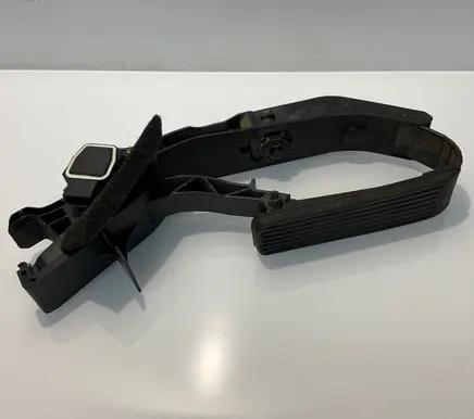 Mercedes-Benz E W211 Accelerator throttle pedal A2113000404 2113000404