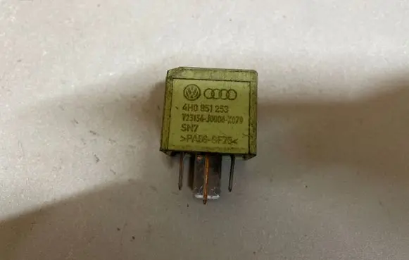 Audi A4 S4 B7 8E 8H Other relay 4H0951253