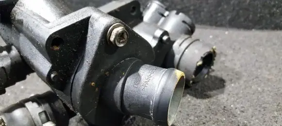Volkswagen Polo III 6N 6N2 6NF Thermostat housing 032121121j