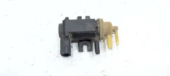 Volkswagen PASSAT B8 Turbo solenoid valve 04L131051R 16062011