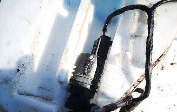 BMW 5 F10 F11 Windscreen/windshield washer pump 6712693416001