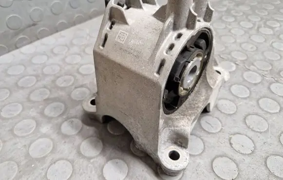 BMW i4 Engine mount bracket 9485623