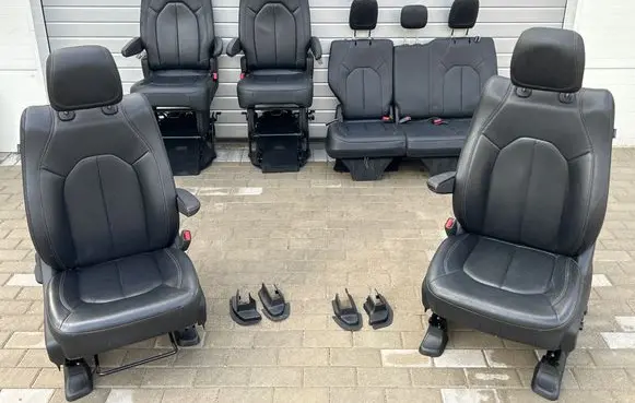 Chrysler Pacifica Seat set 