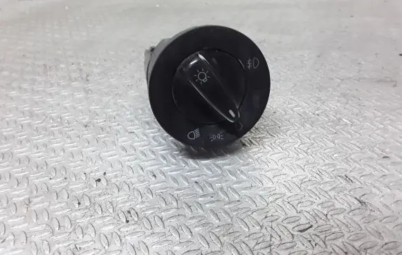 Volkswagen Golf IV Light switch 1C0941531