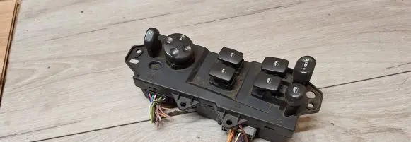 Chrysler Pacifica Other switches/knobs/shifts 04685980AE