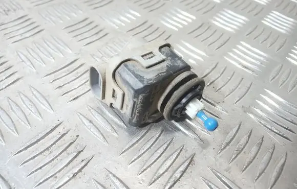 Nissan Almera Tino Headlight level adjustment motor 7700420737
