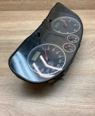 Volkswagen PASSAT B5.5 Speedometer (instrument cluster) 3B0920807A