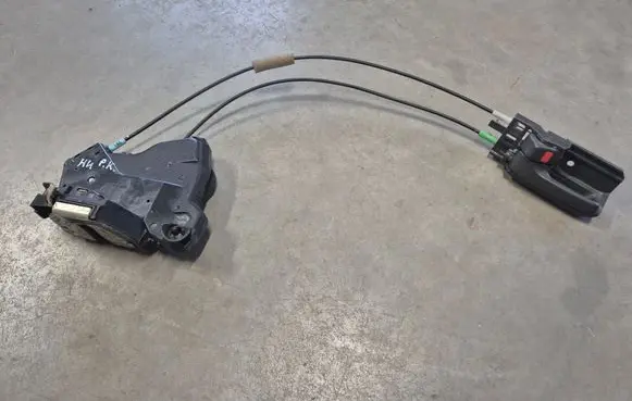 Toyota Hilux (AN10, AN20, AN30) Front door lock