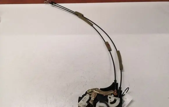 Mitsubishi Grandis Rear door lock