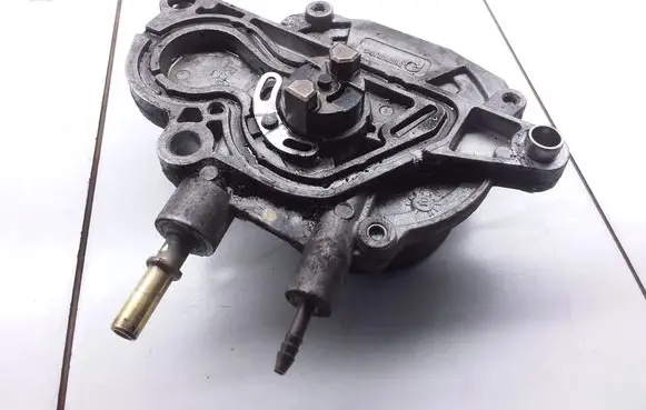Opel Meriva B Vacuum pump E2810
