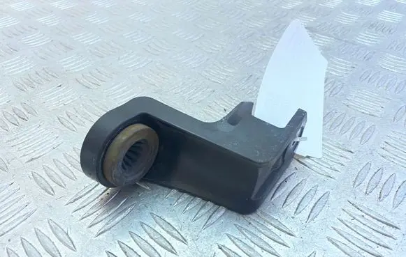 Volvo XC90 Air filter cleaner box bracket assembly 31370343