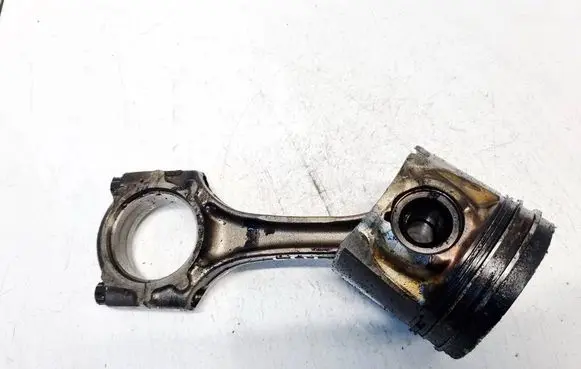 Toyota Avensis T250 Piston with connecting rod 
