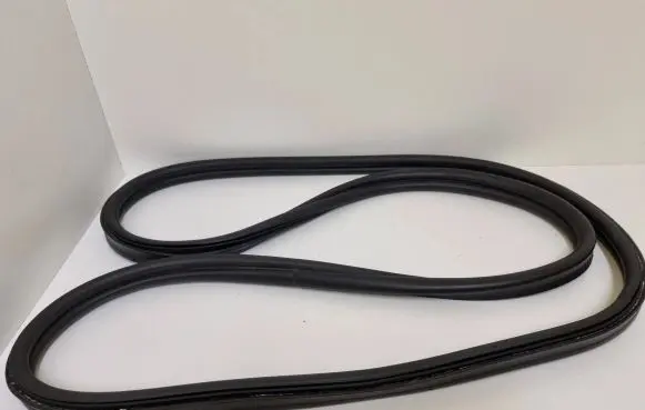 BMW 1 E82 E88 Trunk rubber seal (body) 7208105 51717208105 5171720810504