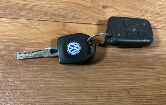 Volkswagen Golf IV Ignition key/card 
