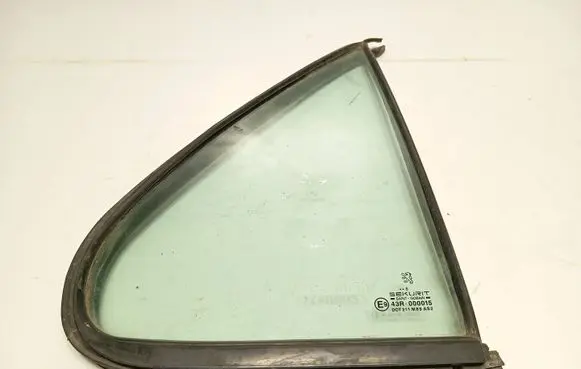 Peugeot 306 Rear side window 43R000015 52486053 DOT211M89AS2