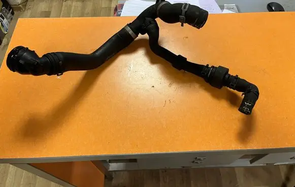 Volkswagen Touran II Engine coolant pipe/hose 1K0122101KP 13145701S