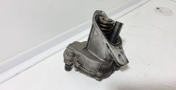 Volkswagen Transporter - Caravelle T4 Vacuum pump 72230069 02T322