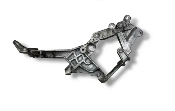 Engine mounting bracket