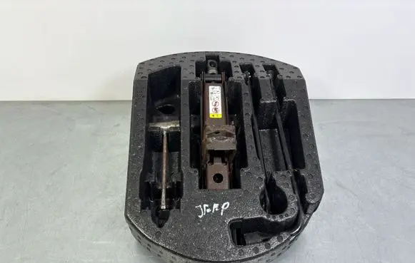 Jeep Grand Cherokee Tool set 68145663AA