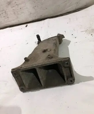 BMW 5 E39 Engine mounting bracket 6753362