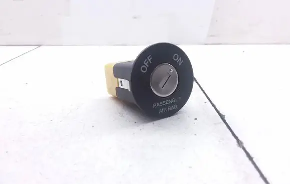 KIA Sorento Passenger airbag on/off switch 