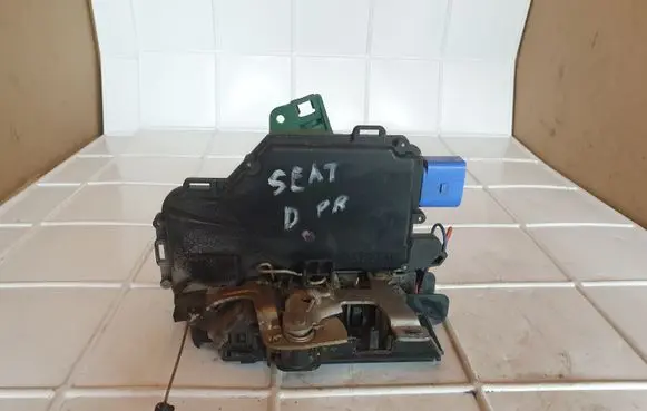 Seat Ibiza III (6L) Front door lock