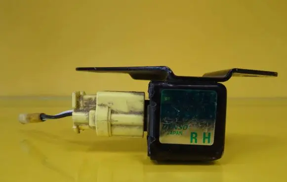 Toyota Yaris Airbag deployment crash/impact sensor 89865-52010