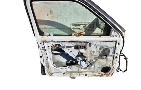 Nissan King Cab, Navara Front door window glass four-door