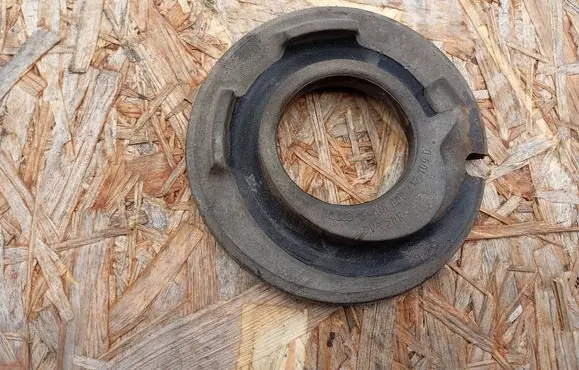 Audi A4 S4 B6 8E 8H Front coil spring rubber mount 8D0412109D