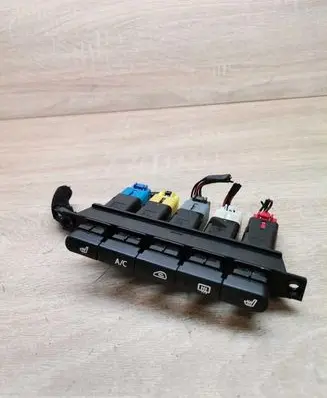 Hyundai Santa Fe Seat heating switch T0921 007130