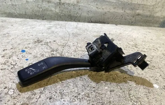 Volkswagen Golf V Indicator stalk ANP80H012C 90F0302B