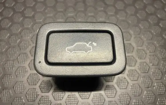 Tailgate opening switch