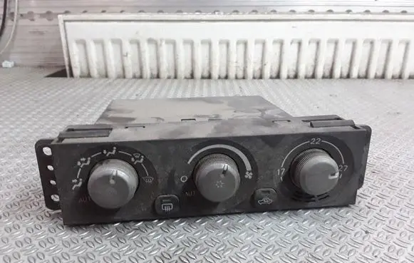 Mitsubishi Pajero Climate control unit MR958005