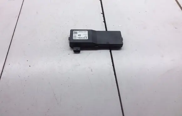 Opel Insignia A Door central lock control unit/module 13503204