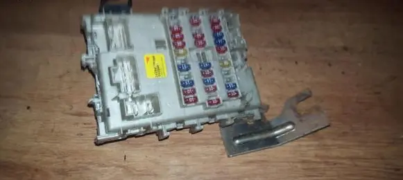 Nissan Almera N16 Fuse box set 243505m300 0329001