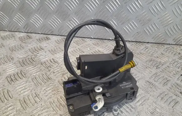 Opel Vivaro Front door lock 8200008261 91166229