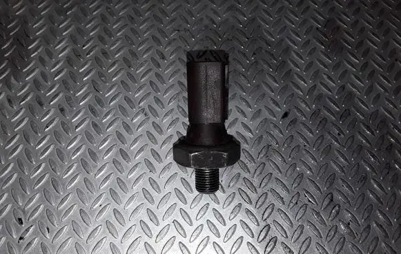 Skoda Octavia Mk2 (1Z) Oil pressure sensor 038919081D
