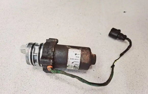 Volkswagen Tiguan Rear gearbox reducer/haldex oil pump 02000931 11305140900 17C30
