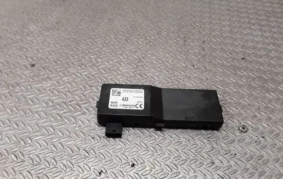 Opel Insignia A Door central lock control unit/module 13501980