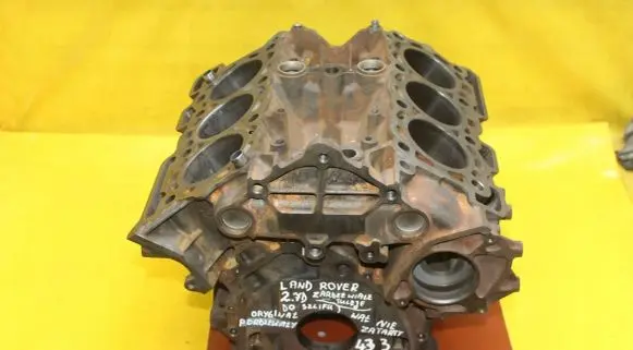 Land Rover Discovery 3 - LR3 Engine block 