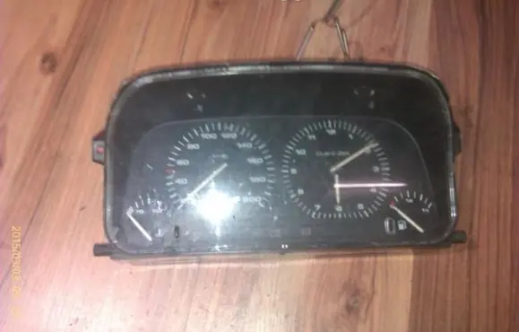 Volkswagen Golf III Speedometer (instrument cluster) 87001262
