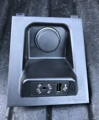BMW X5 F15 USB socket connector 9390526 84109390526