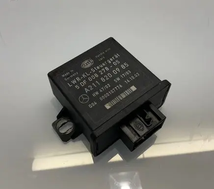 Mercedes-Benz E W211 Light module LCM A2118200985 5DF00827805 0000107776