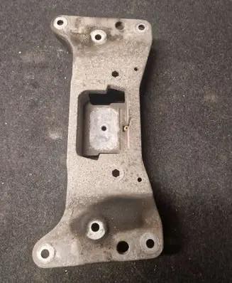 BMW 5 F10 F11 Engine mounting bracket 19664510 5717
