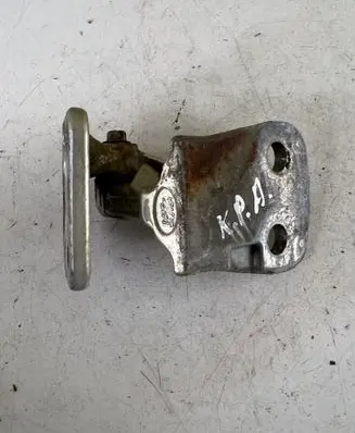 Land Rover Discovery 3 - LR3 Front door lower hinge 
