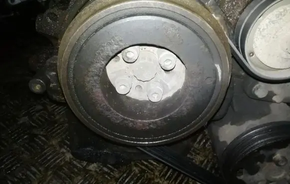Volkswagen Golf IV Crankshaft pulley