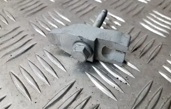 Opel Astra K Fuel Injector clamp holder